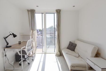 3 Bed Flat - Photo 5