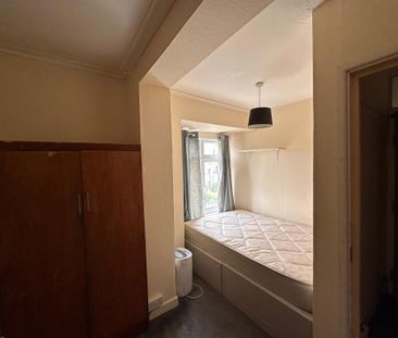 4 bedroom flat to rent - Photo 1