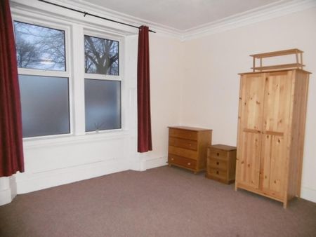3 bedroom flat to rent - Photo 3