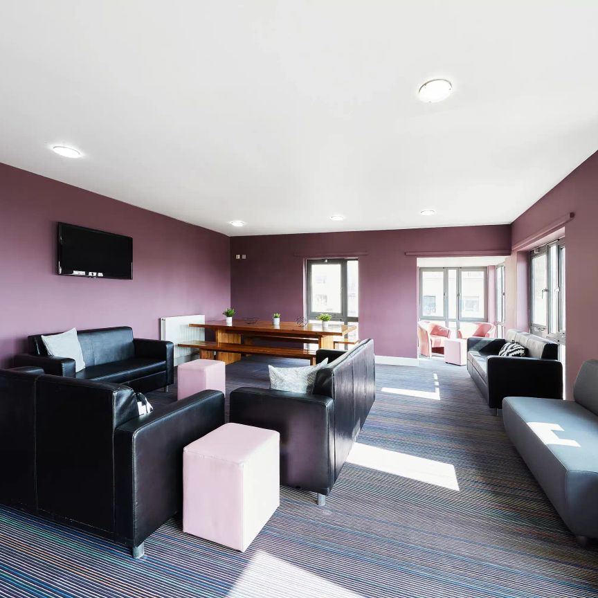 Platinum Studio - Photo 1