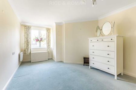 1 Bedroom Apartment, Oaktree Court – Addlestone - Photo 2