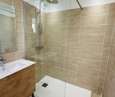 Location Appartement 3 pièces 62m² VILLENEUVE LES AVIGNON 30400 - Photo 2