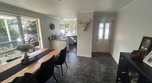 Sunny 3-Bedroom Home with Grampians Views - Photo 1