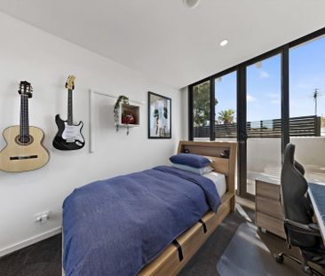 Spacious, secure and superbly located apartment living - Photo 4