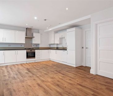 A modern two bedroom flat moments from Farringdon station - Photo 5