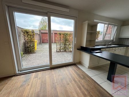 Gelijkvloers appartement met 3 slaapkamers, garage en terras. - Foto 2