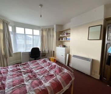 4 bedroom semi-detached house to rent - Photo 2