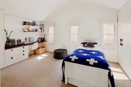 3 Bed, 2 Bath - Photo 2