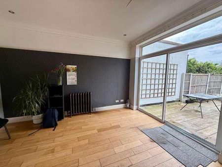 Westbourne Grove, Westcliff On Sea, Essex, SS0 - Photo 2