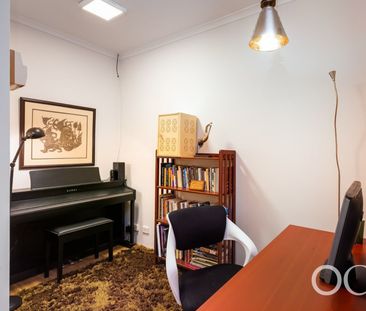 Open the Door to Stylish Courtyard Living Moments from The Parade - Photo 4