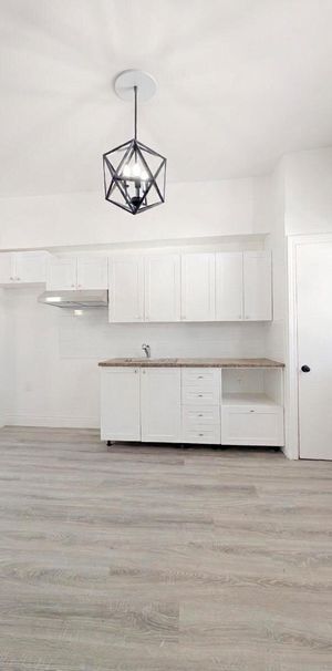 Immeuble - 5891-5901 Boulevard Bourque 4 1/2 à Louer - Photo 1