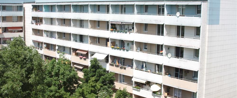 Gemütliche Wohnung im Erdgeschoss mit 6 m Balkon, Dusche, 2016 komplett modernisiert - Photo 1