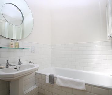 2 bedroom end of terrace house to rent - Photo 2