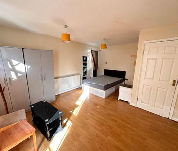 3 bedroom semi-detached house to rent - Photo 6