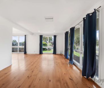 “Spacious & Sunlit Living” - Photo 5