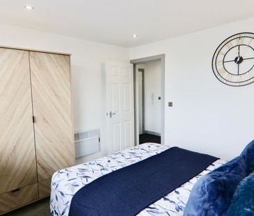 NEWLY REFURBISHED 1 BED APARTMENT - LEEDS - Photo 5