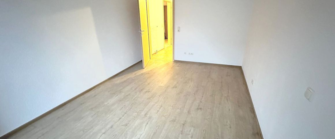 Saarburg: Helle & frisch renovierte 2,5-Zimmer-Wohnung mit Balkon – 79 m² Wohnkomfort. - Foto 1