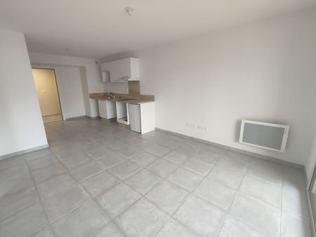 Location Appartement 2 pièces 40m² NIMES 30900 - Photo 3