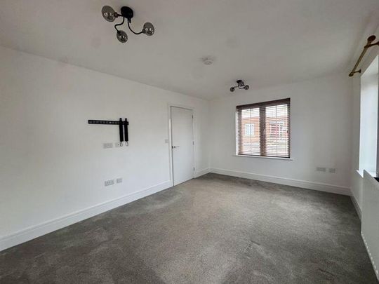 4 bedroom detached house to rent - Photo 1