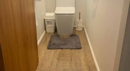 Charming 3-Bedroom Family Home in Hoon Hay - Photo 2