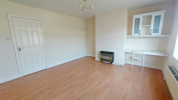 3 Bedroom House to Rent in Almond Road, Kettering. Northants, NN16 - Photo 1