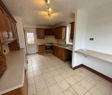3 bedroom semi-detached house to rent - Photo 2