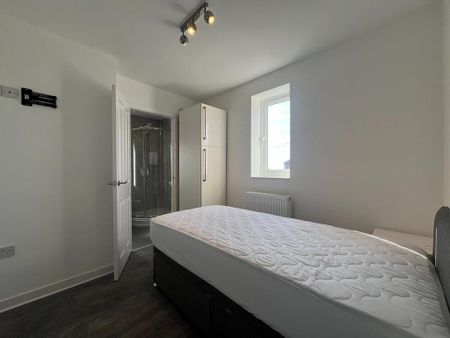 5 bedroom end of terrace house to rent - Photo 4