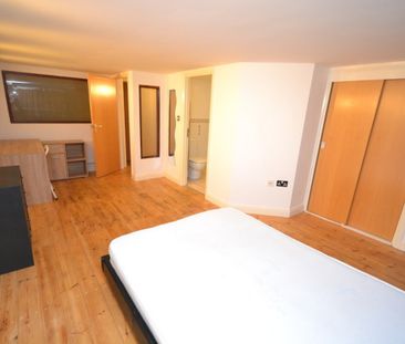 2 bed Apartment for Rent - Photo 3