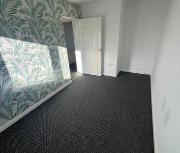 2 bed Apartment - To Let - Photo 4