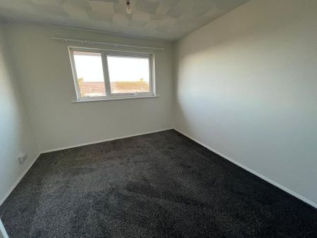 3 bedroom end of terrace house to rent - Photo 2