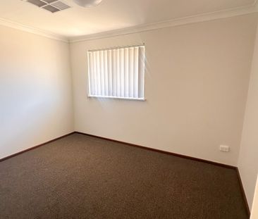 Spacious and fully renovated! - Photo 3