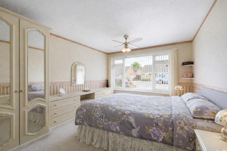 2 bedroom semi-detached bungalow to rent - Photo 3