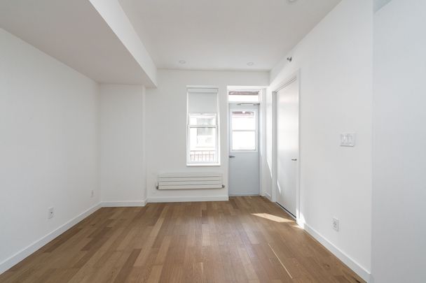 160 Huron Street - Photo 1