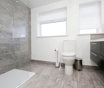 3 bedroom semi-detached house to rent - Photo 5