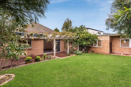 CHARMING FOUR BEDROOM FAMILY HOME - Photo 5