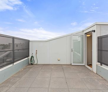 Peaceful Designer Living in Fitzroy North's Best Kept Secret - Photo 6