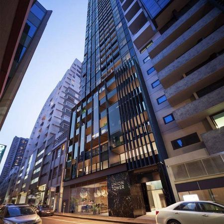 Two Bedroom Apartment in the heart of Melbourne CBD - Photo 4