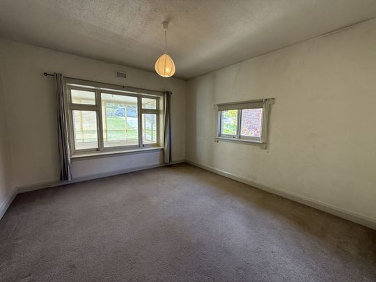 Feel at Home, Living Here! - Photo 1
