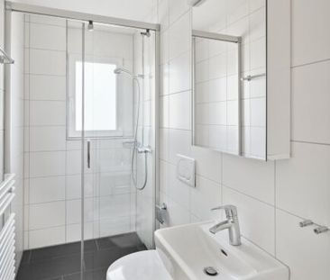 Living in a quiet neighborhood with a view - Photo 4