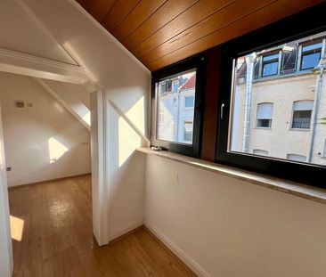 2-Zimmer-Dachgeschosswohnung mit Dachboden in gepflegter und ruhige... - Photo 1