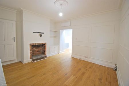 3 bedroom end of terrace house to rent - Photo 2