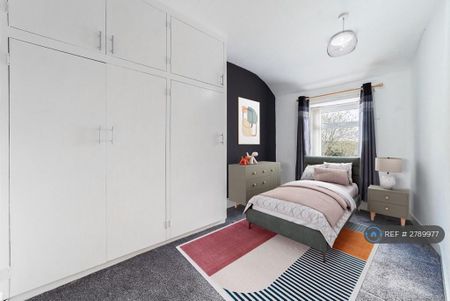 3 bedroom end of terrace house to rent - Photo 2