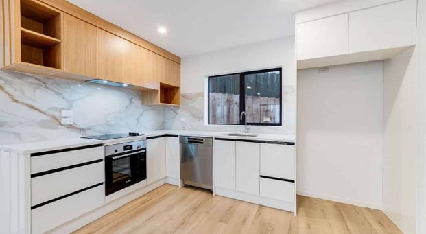 Near New 3 Bedroom + 2.5 Bathrooms + Garage - Photo 1