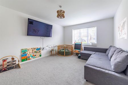 4 bedroom detached house to rent - Photo 4