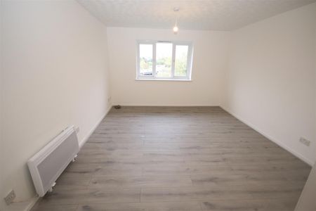 1 bedroom Flat to let - Photo 3