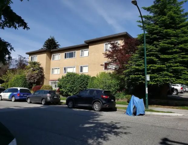 Large 1 Bedroom One Bath in Fairview | 2726 Alder Street, Vancouver - Photo 1