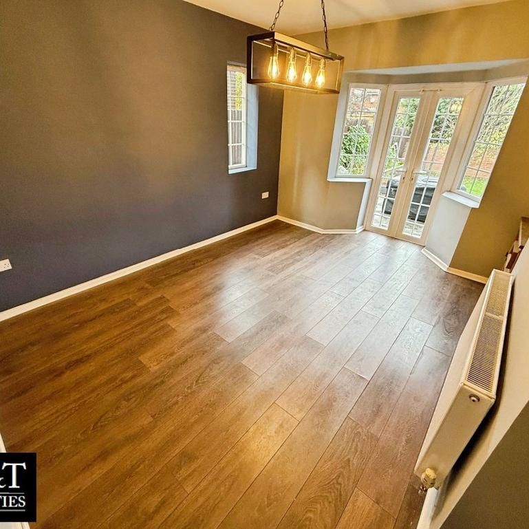 4 bedroom detached house to rent - Photo 1