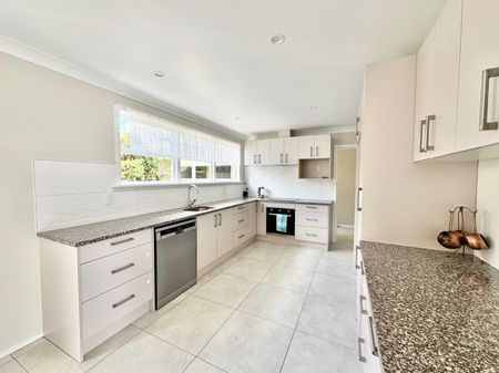 2B Adams Road, Manurewa, Auckland - Photo 2