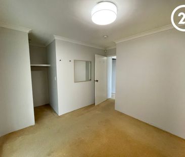 Freshly Painted - 3x1 - Spacious Living - Photo 2