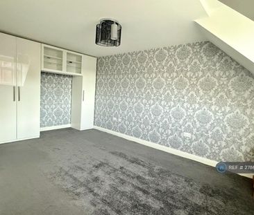 4 bedroom semi-detached house to rent - Photo 5